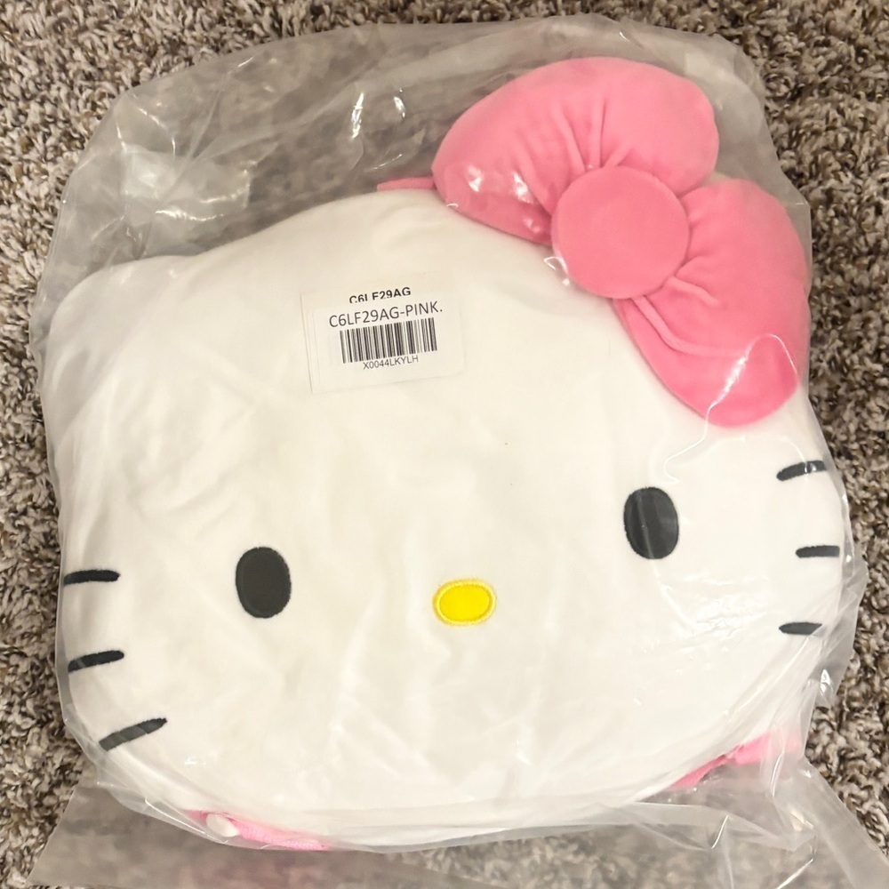 Hello Kitty Plush Backpack - Picture 6 of 9